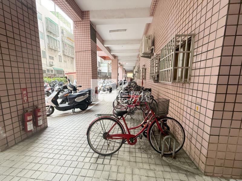專任文心百利一房一廳次頂平車房屋室內格局與周邊環境