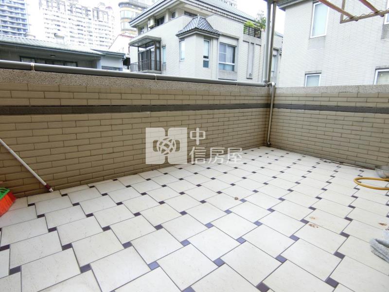 五期大英街大庭院豪墅房屋室內格局與周邊環境