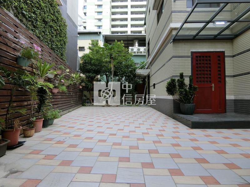 五期大英街大庭院豪墅房屋室內格局與周邊環境
