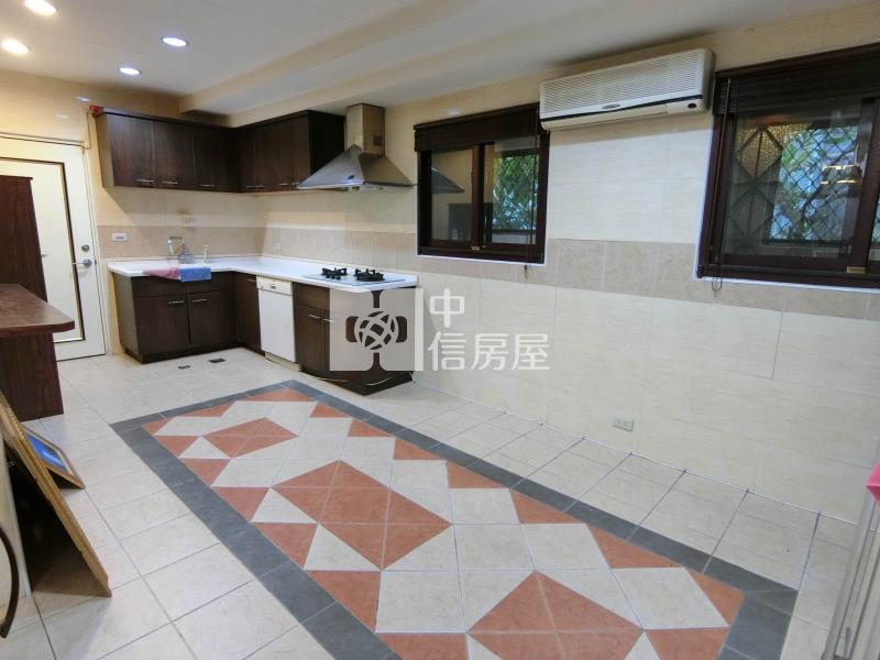 五期大英街大庭院豪墅房屋室內格局與周邊環境