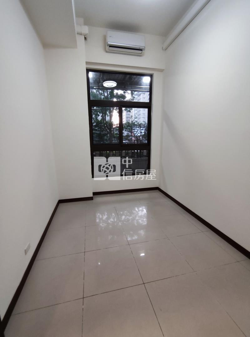 合雄星晴天四房雙車雙主卧房屋室內格局與周邊環境