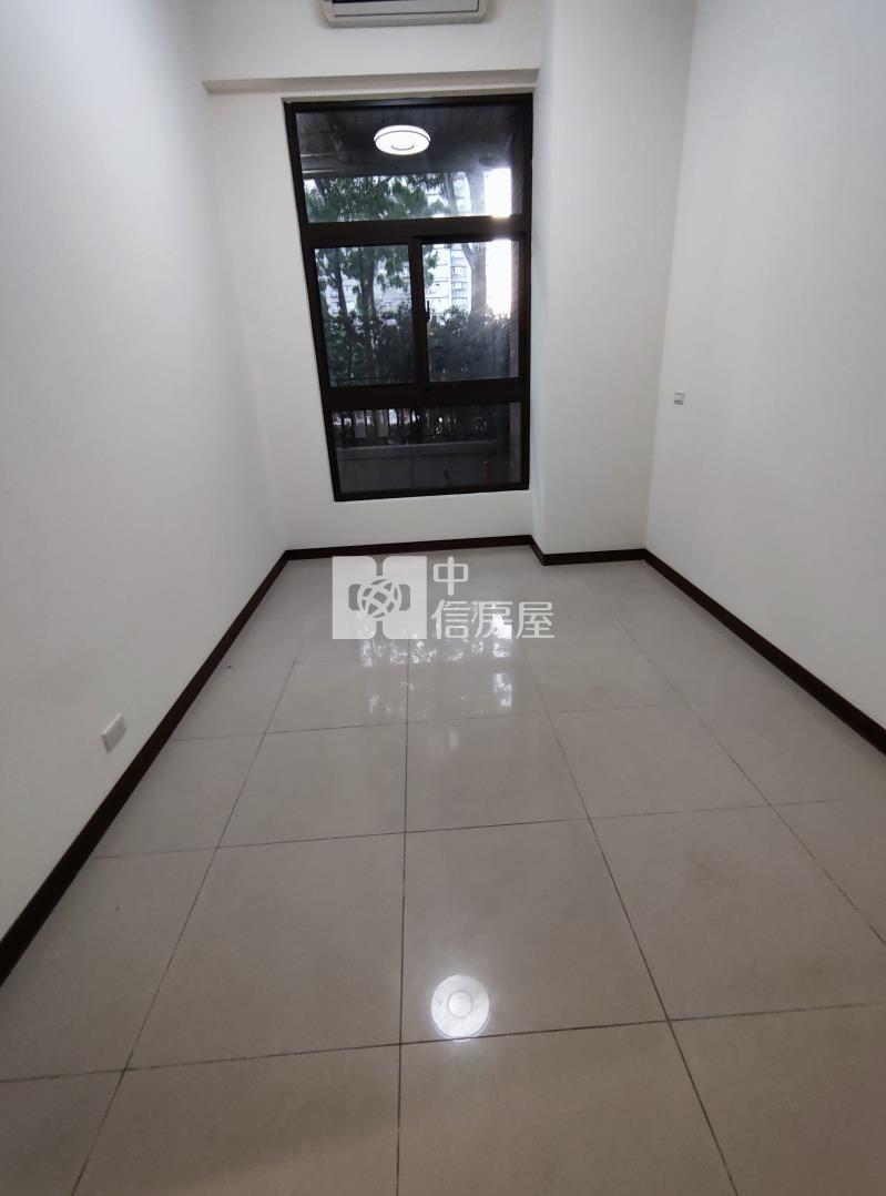 合雄星晴天四房雙車雙主卧房屋室內格局與周邊環境