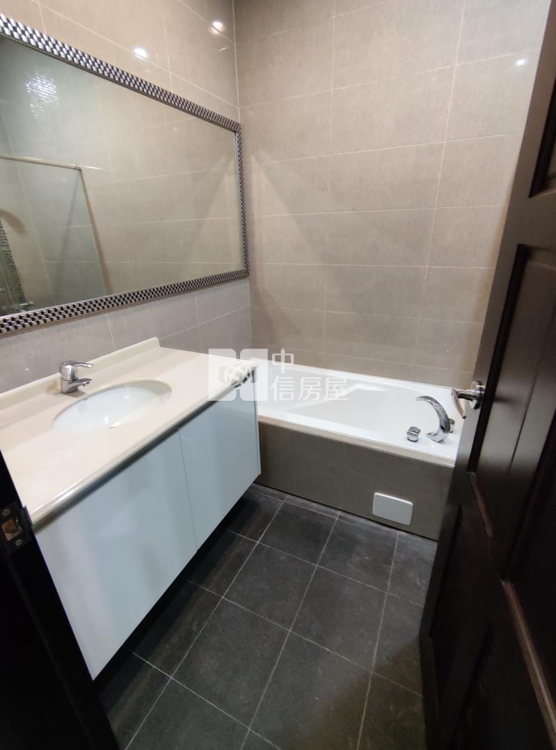 合雄星晴天四房雙車雙主卧房屋室內格局與周邊環境