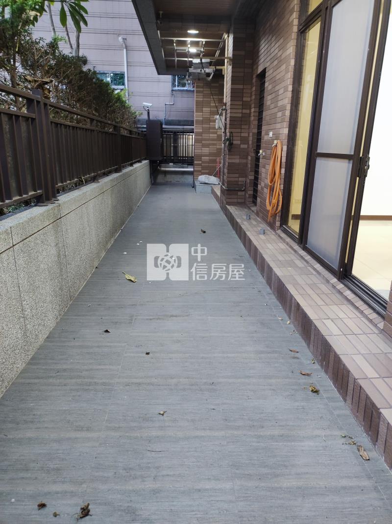 合雄星晴天四房雙車雙主卧房屋室內格局與周邊環境