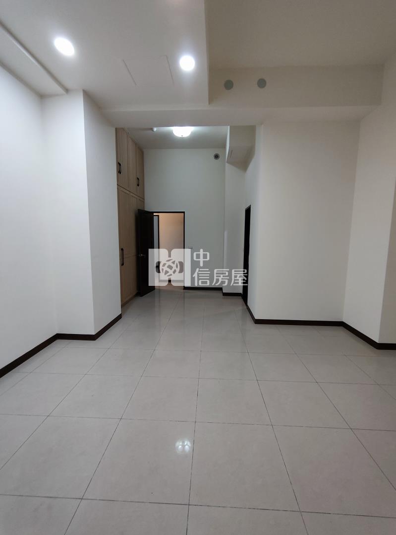 合雄星晴天四房雙車雙主卧房屋室內格局與周邊環境