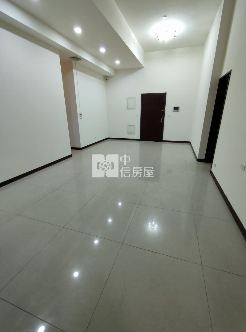 合雄星晴天四房雙車雙主卧房屋室內格局與周邊環境