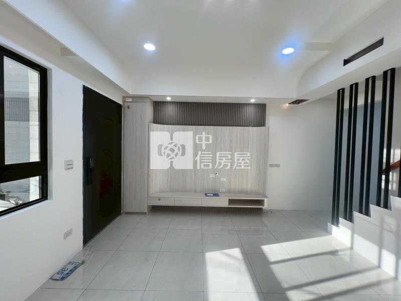 【安家】龍岡大操場旁游泳路5房邊間透天房屋室內格局與周邊環境