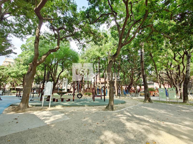 曉明新貴派三房美廈房屋室內格局與周邊環境