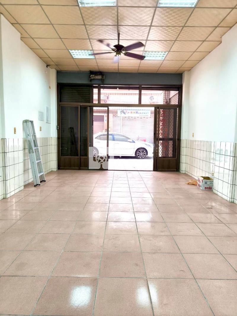鎮南路全聯旁電梯店住房屋室內格局與周邊環境