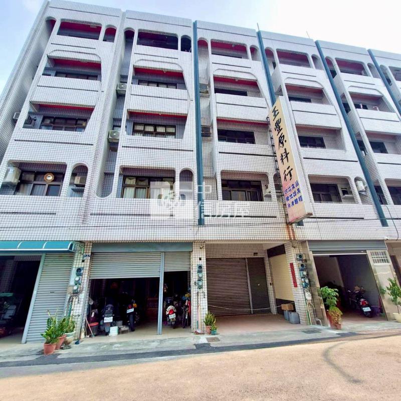 鎮南路全聯旁電梯店住房屋室內格局與周邊環境