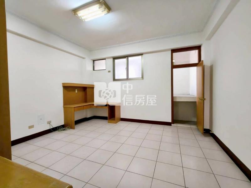 鎮南路全聯旁電梯店住房屋室內格局與周邊環境