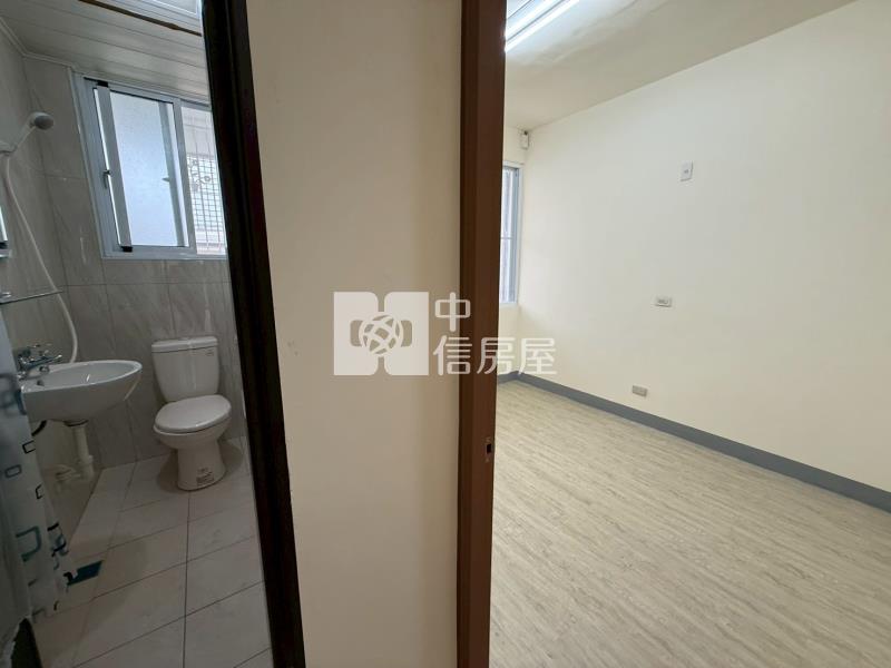 楠梓交流道旁整新透天房屋室內格局與周邊環境