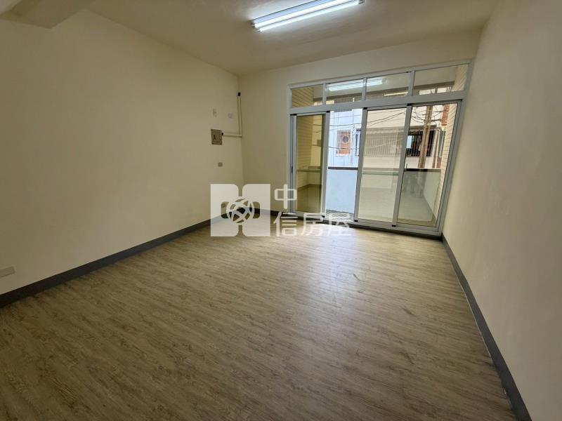 楠梓交流道旁整新透天房屋室內格局與周邊環境