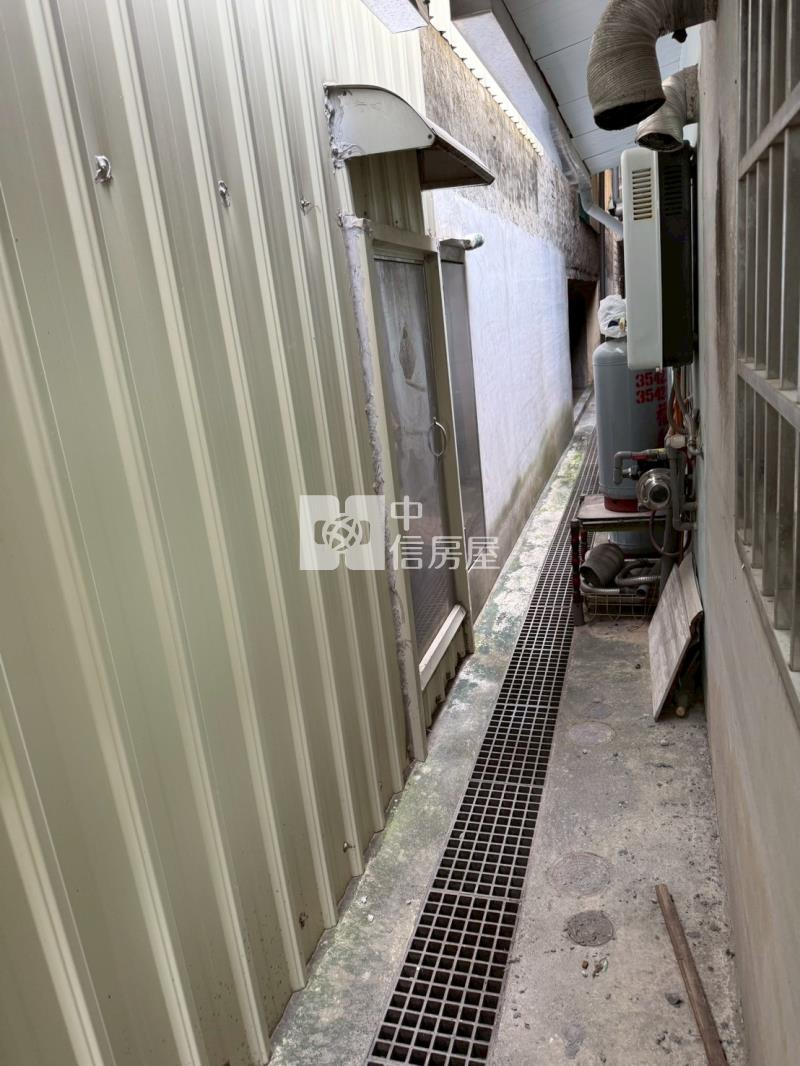 楠梓交流道旁整新透天房屋室內格局與周邊環境