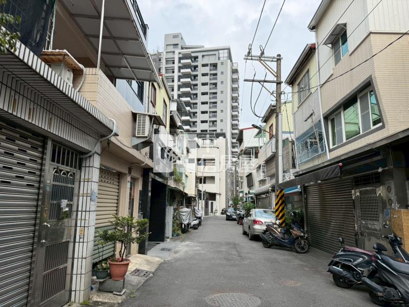 楠梓交流道旁整新透天房屋室內格局與周邊環境