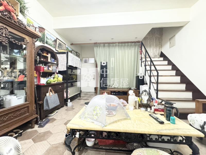 龍岡忠貞三角窗美透天房屋室內格局與周邊環境