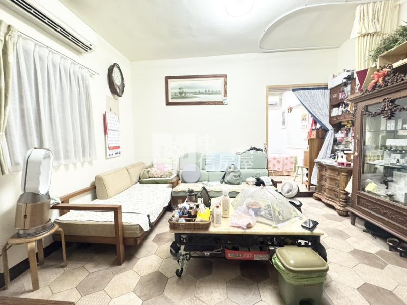 龍岡忠貞三角窗美透天房屋室內格局與周邊環境