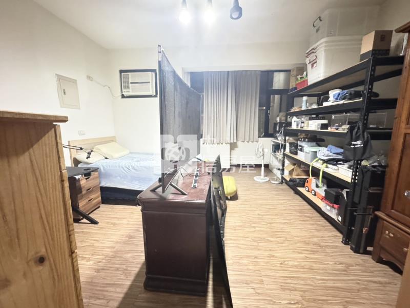 龍岡忠貞三角窗美透天房屋室內格局與周邊環境