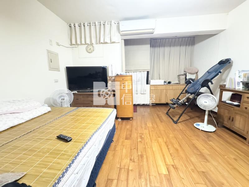 龍岡忠貞三角窗美透天房屋室內格局與周邊環境
