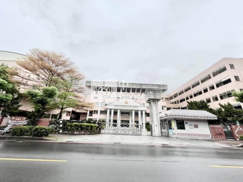 正太原路賺錢金店面房屋室內格局與周邊環境
