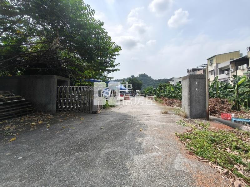 一江橋.臨10M路.面寬13M.舊農廠房暨丙種建地房屋室內格局與周邊環境
