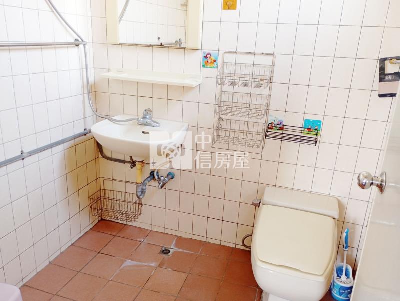 烏日捷運站旁邊間3+1房美寓房屋室內格局與周邊環境