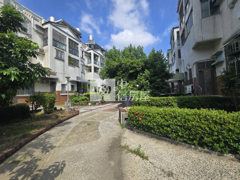 永康歐洲世界靜謐挑高車墅房屋室內格局與周邊環境