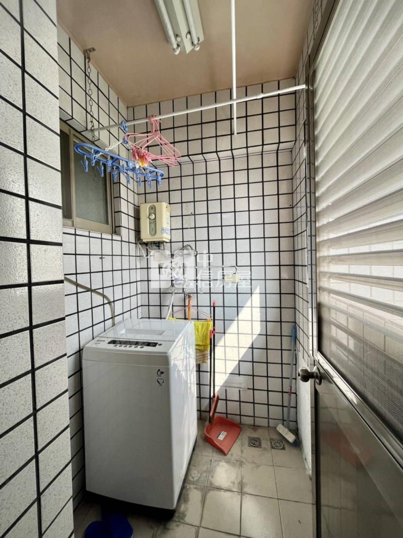 近屏東火車站漂亮大套房-有陽台房屋室內格局與周邊環境