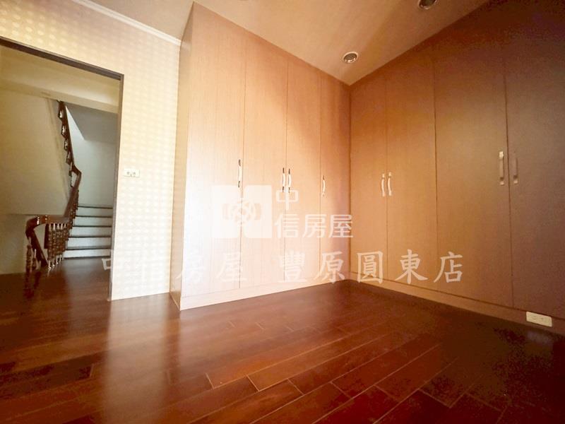 市區透天別墅房屋室內格局與周邊環境