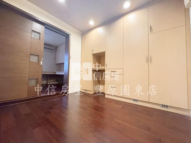 市區透天別墅房屋室內格局與周邊環境