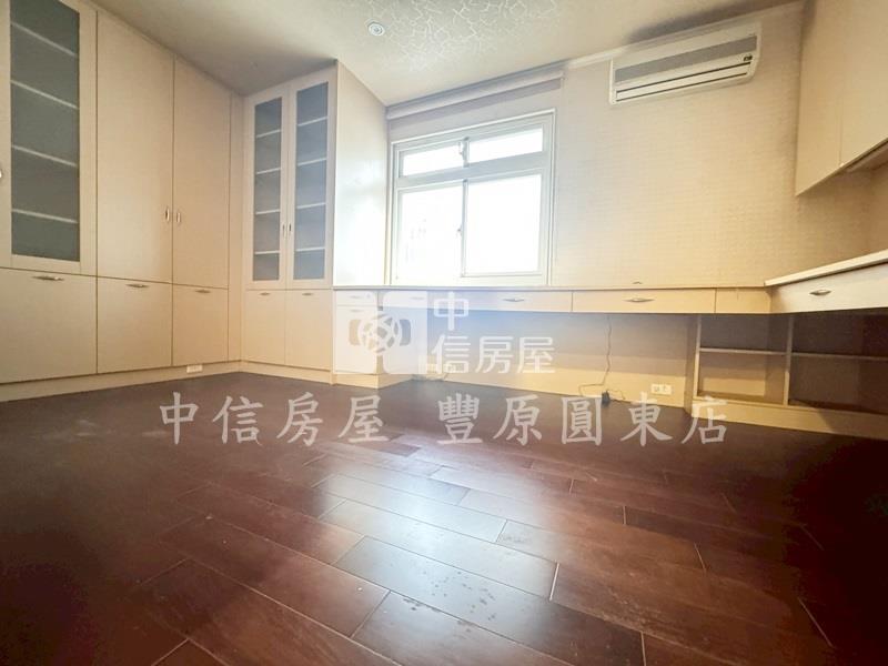 市區透天別墅房屋室內格局與周邊環境