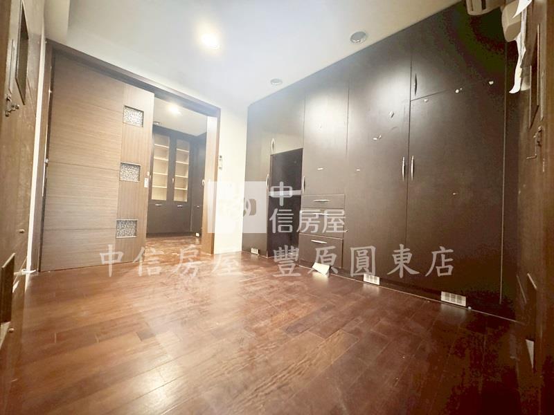 市區透天別墅房屋室內格局與周邊環境