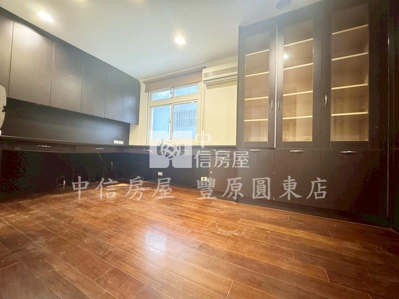 市區透天別墅房屋室內格局與周邊環境