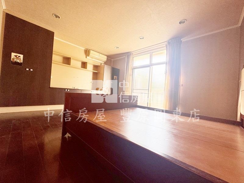 市區透天別墅房屋室內格局與周邊環境