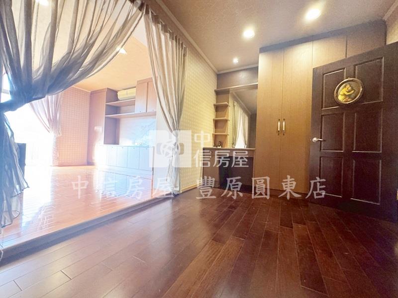 市區透天別墅房屋室內格局與周邊環境