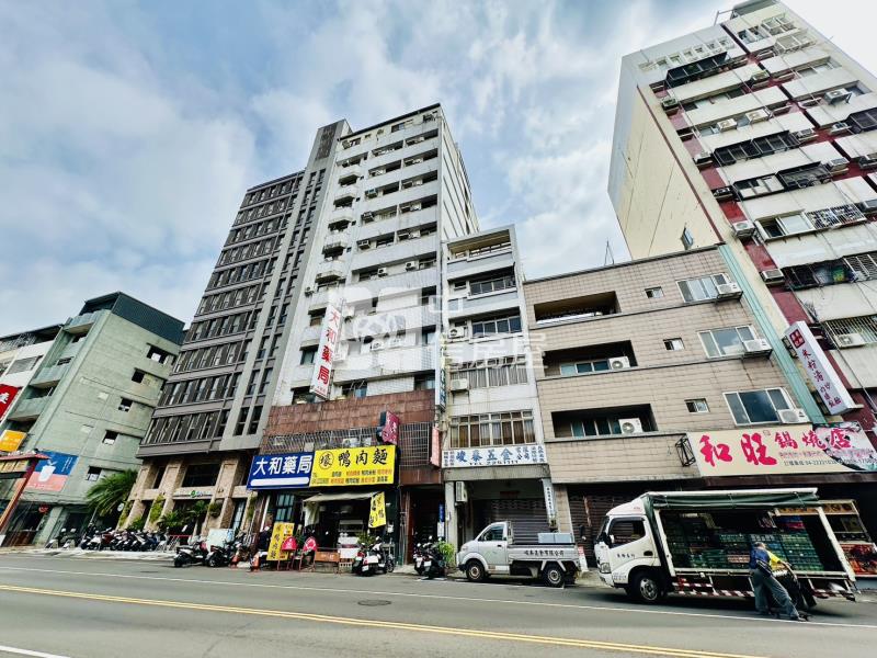 專簽台中火車站全新整理大套房房屋室內格局與周邊環境