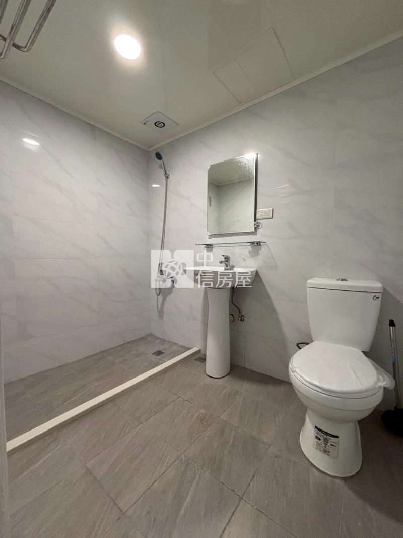 站前秀泰旁臨路一樓四房美宅房屋室內格局與周邊環境