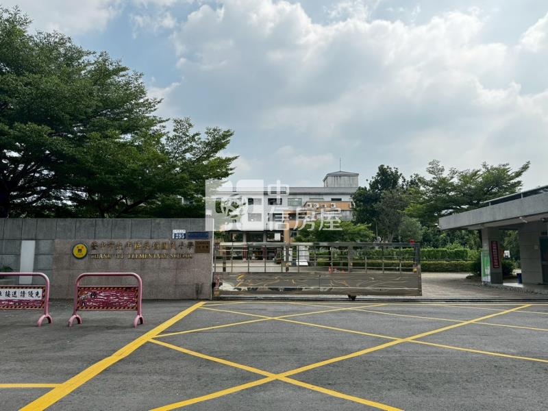 太平長億高中方正增值建地房屋室內格局與周邊環境