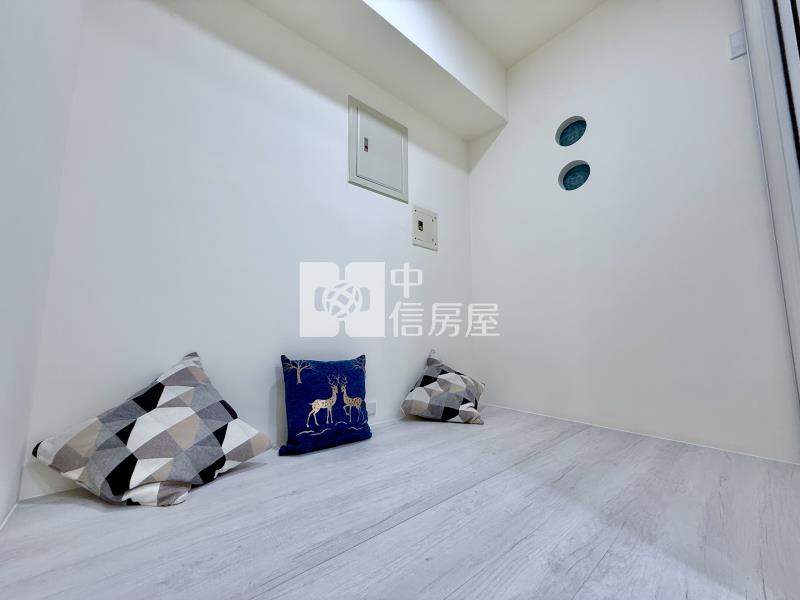 五期生活圈文心森林公園新裝潢2房車位捷運宅房屋室內格局與周邊環境