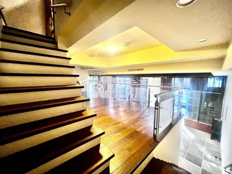 【豐禾】南崁挑高1+2層邊間店面三車位房屋室內格局與周邊環境