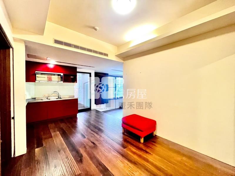 【豐禾】南崁挑高1+2層邊間店面三車位房屋室內格局與周邊環境