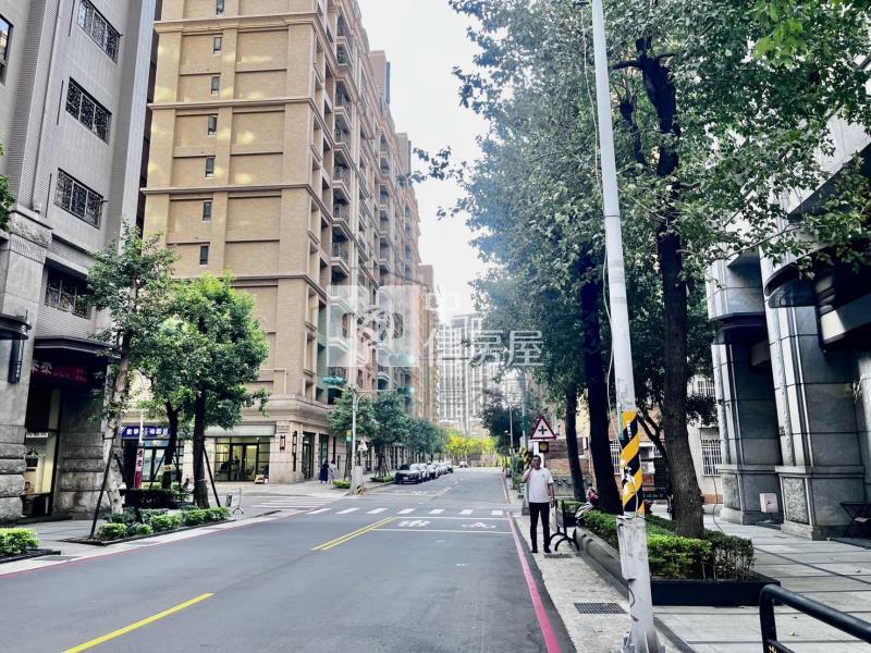 【豐禾】南崁挑高1+2層邊間店面三車位房屋室內格局與周邊環境