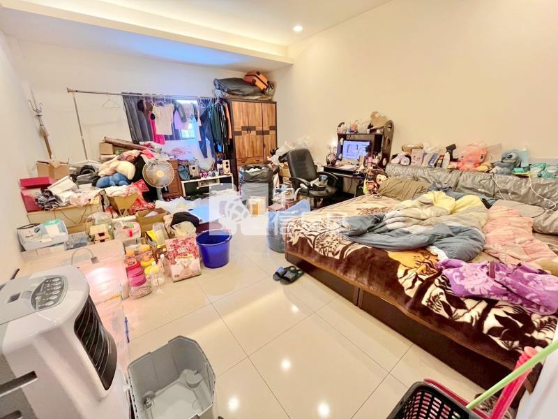 山仔頂公園旁孝親房美透天房屋室內格局與周邊環境