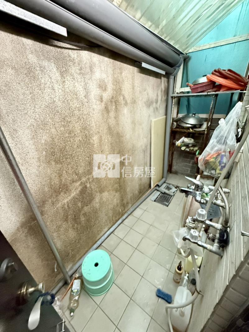 內新國小旁近74震後社區型別墅房屋室內格局與周邊環境