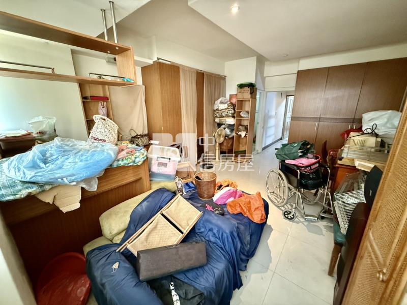 內新國小旁近74震後社區型別墅房屋室內格局與周邊環境