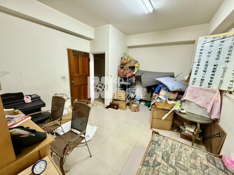 內新國小旁近74震後社區型別墅房屋室內格局與周邊環境