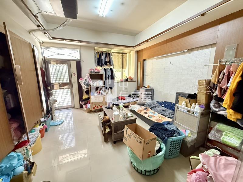 內新國小旁近74震後社區型別墅房屋室內格局與周邊環境