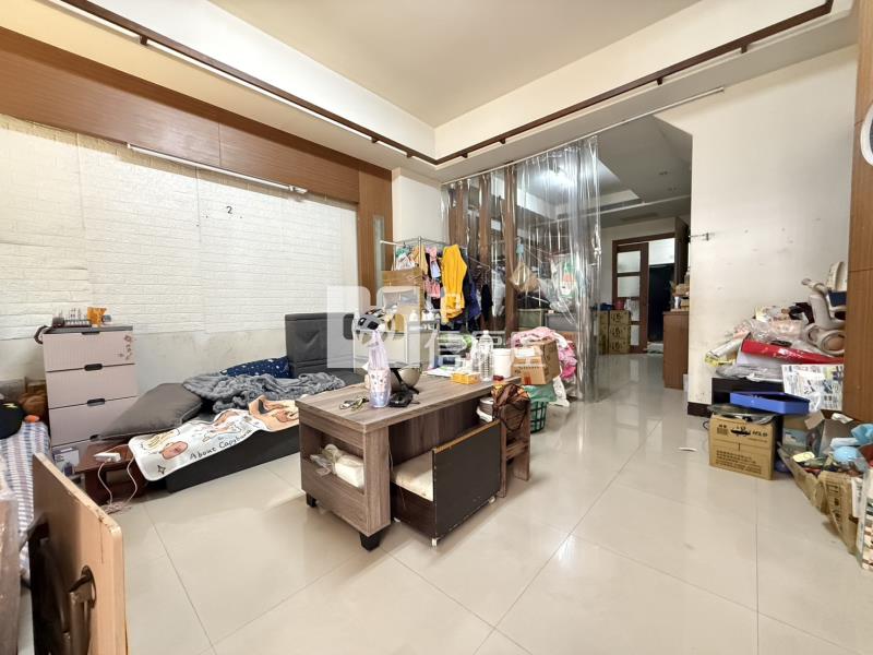內新國小旁近74震後社區型別墅房屋室內格局與周邊環境