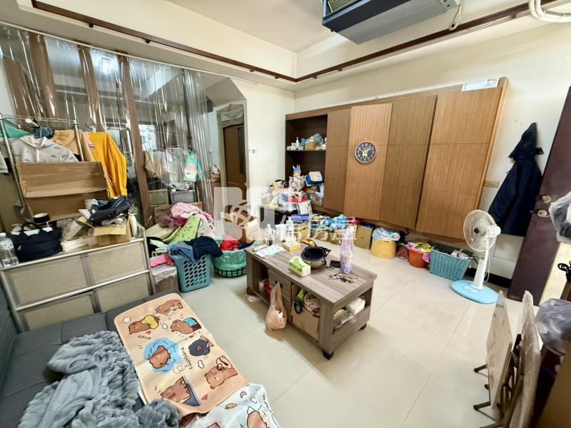內新國小旁近74震後社區型別墅房屋室內格局與周邊環境