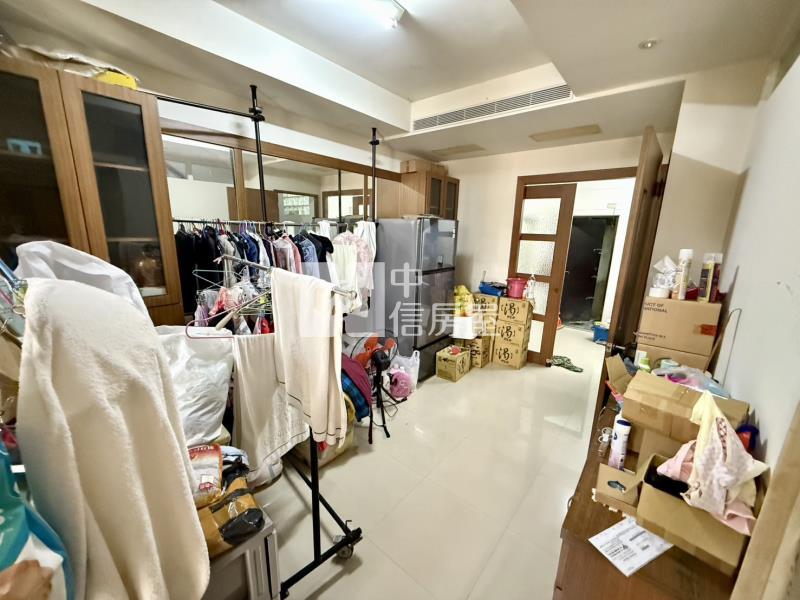 內新國小旁近74震後社區型別墅房屋室內格局與周邊環境